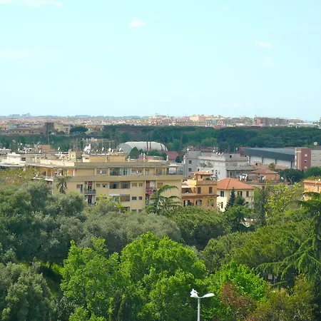 Da Roy A Cinecitta לינה וארוחת בוקר