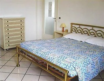 Da Roy A Cinecitta Bed & Breakfast Rome